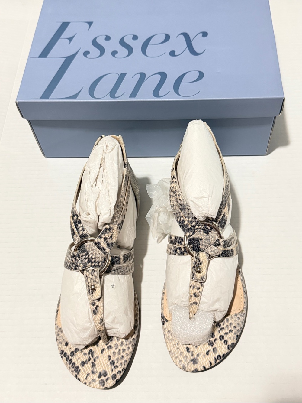 Essex Lane Black and Cream Elyanat Fashion Snake NEW - Size 6
